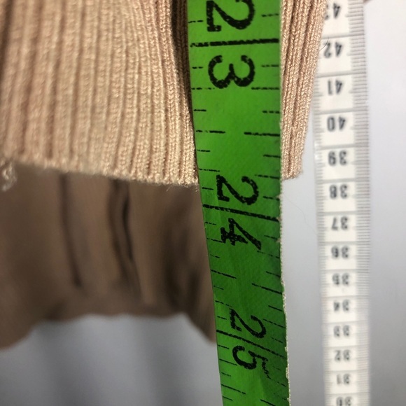 The Women’s or Girls Gold Sequins Top. GUESS. XS - Picture 4 of 9